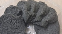 Black sticky rice cake