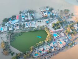Desa MenakjubkanTersembunyi di Tengah Gurun Tandus